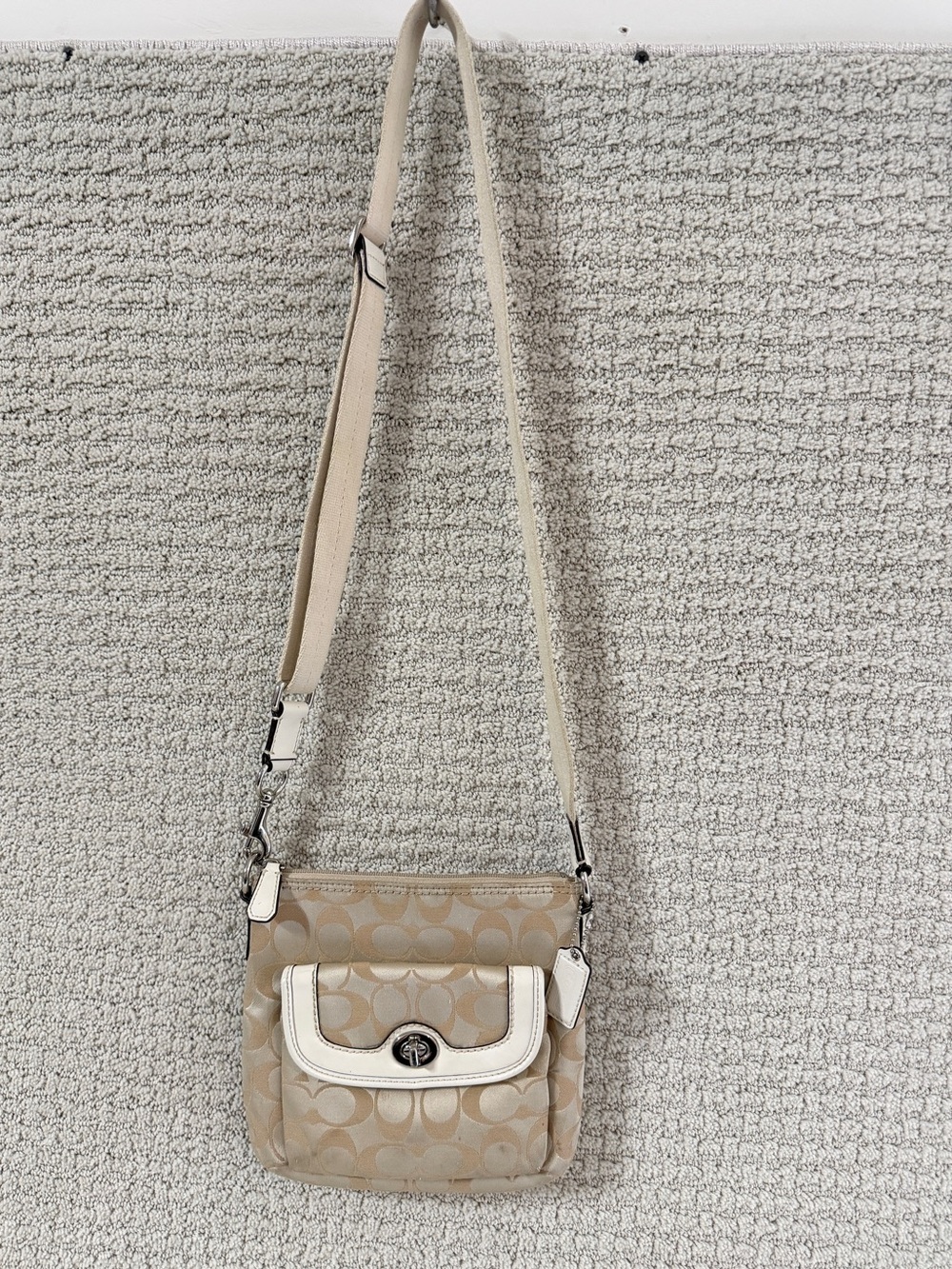 Coach Signature Jacquard Beige & Ivory
Crossbody Bag with Turnlock Pocket